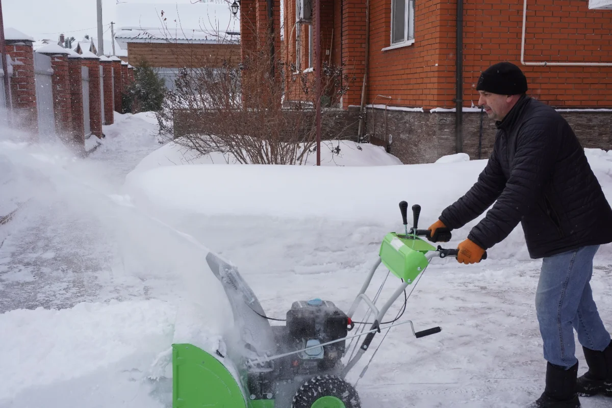 Winterdienst in Hamburg für Firmenparkplätze, Gehwege und gewerbliche Außenflächen