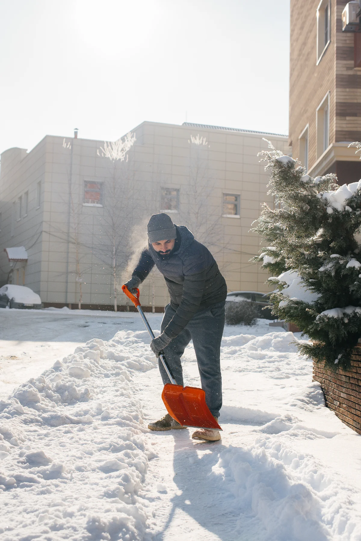 Clean Days Winterdienst in Hamburg mit Streudienst für sichere Gehwege und Zufahrten