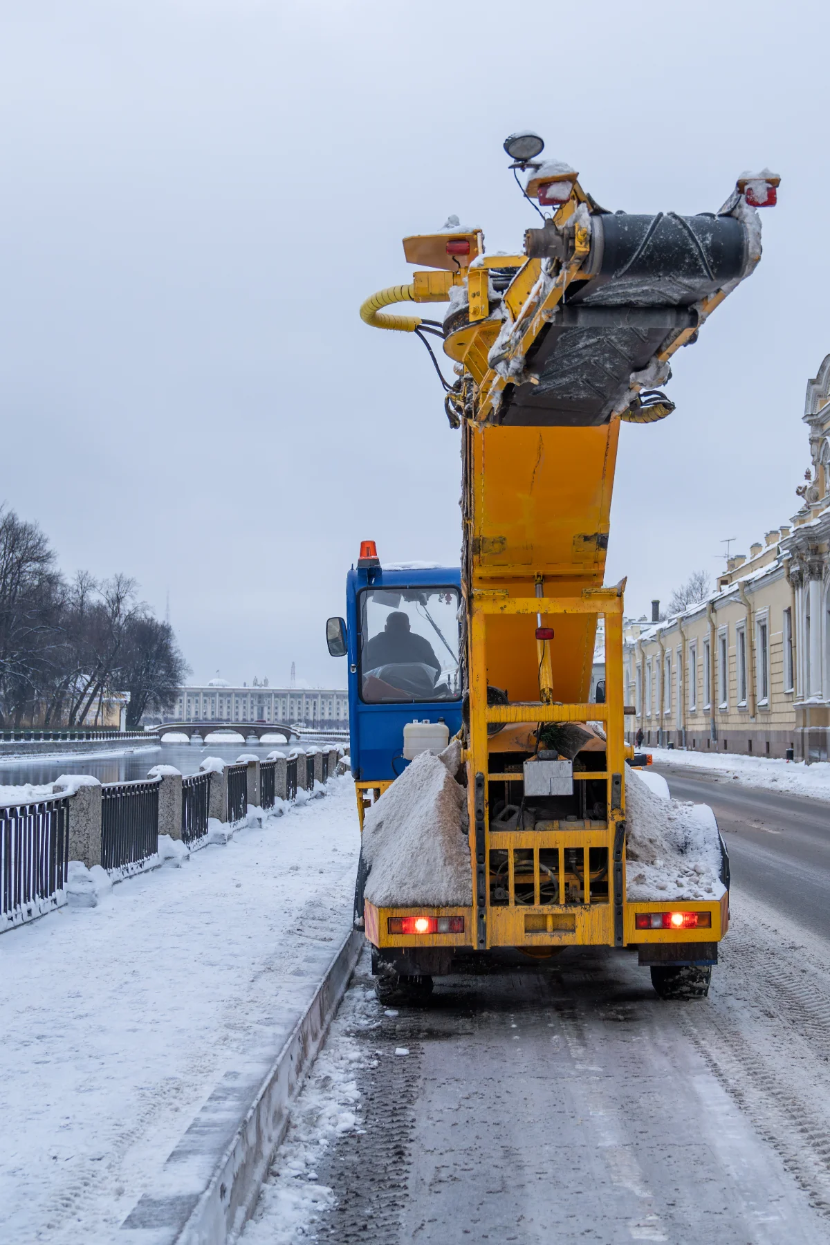Clean Days Winterdienstleistungen in Hamburg für Parkplätze und sichere Eingangsbereiche